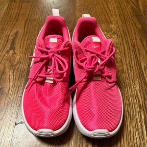 Nike Kids Roshe One Pink/White 749422-611 (SIZE: 1Y)